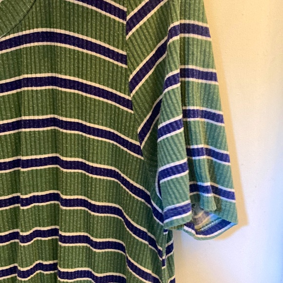 Young rustic dress that is great for a casual look - Picture 3 of 4